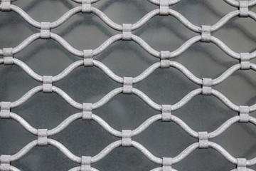 Installation de grilles pour magasin à castres