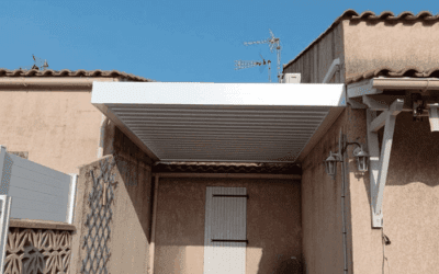 Pose d’une pergola bioclimatique adossée à Gruissan (11)