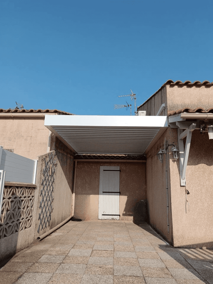 Pergola SIB adossée sur deux côtés posée par crochets-pezet.com