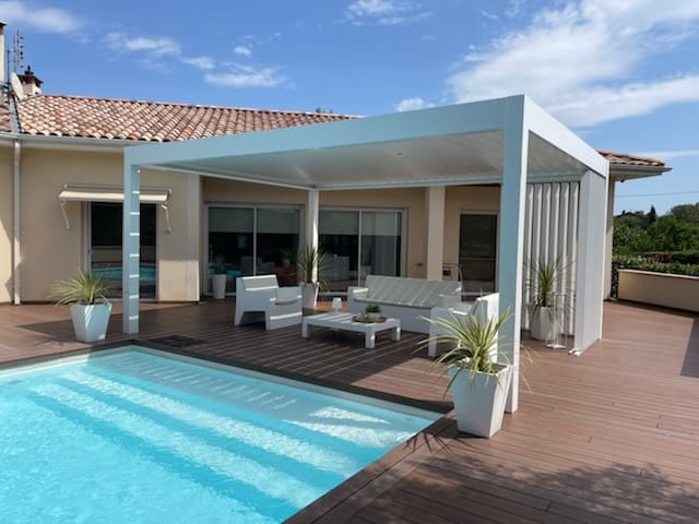 Pergola bioclimatique SIB à Castres- confort et design sur mesure