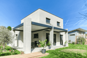 mais avec terrasse couverte