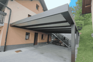 Toiture de carport en panneau sandwich