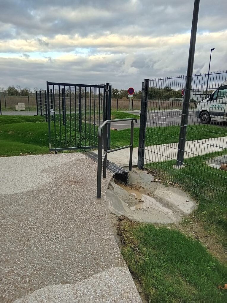 pose main courante Semalence crochets-pezet.com