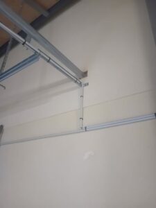 fixation au mur et montage électrique