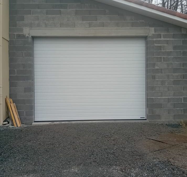 Porte de garage sectionnelle Tubauto à Saint-Salvy-de-la-Balme